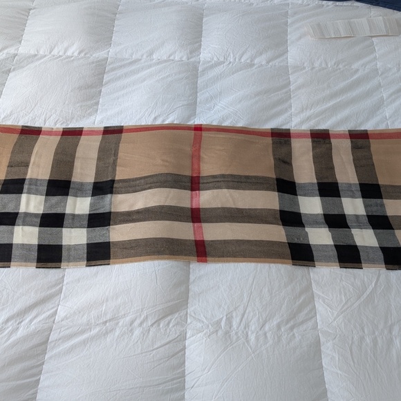 Burberry Silk and Cashmere Scarf - Picture 4 of 16